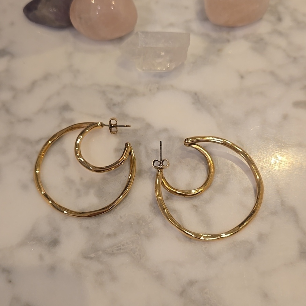 Sezane Chiara Hoop Earrings, VGUC, Sold Out, Quiet Luxury, French Chic - Picture 3 of 7